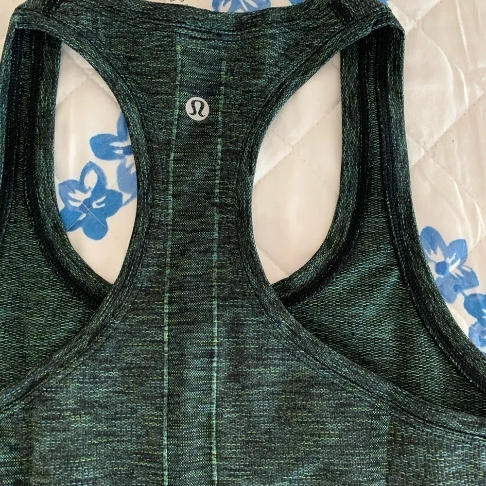 Lululemon Swiftly Tech Racerback 2.0 - Picture 10 of 11